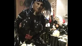 Roxina2007RubberDollInPeePants080307XL.WMV